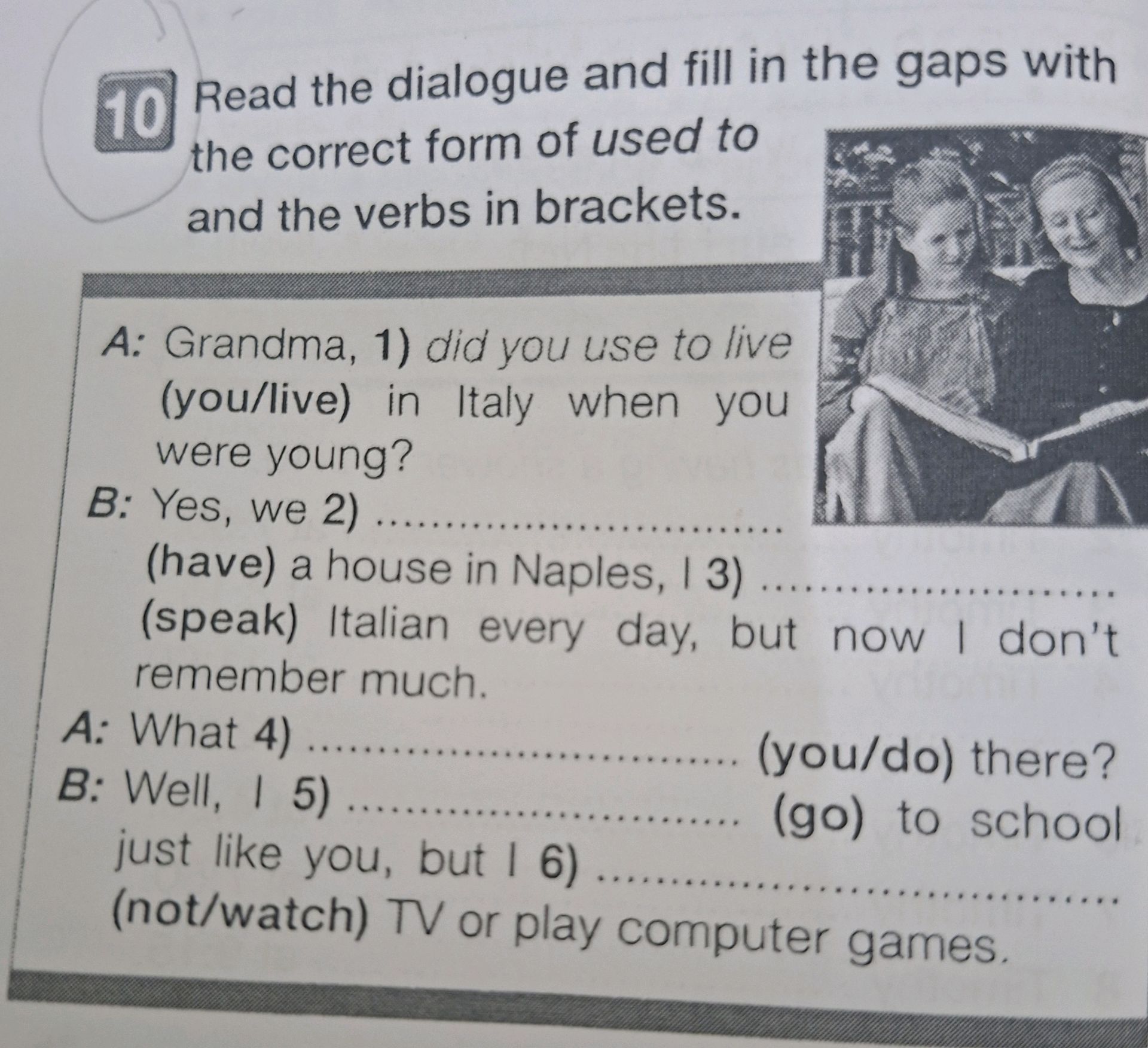 Read the dialogue and fill in the gaps with
