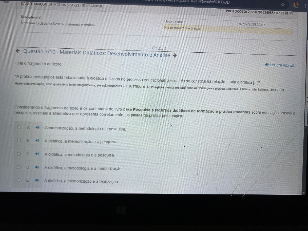 Leia o fragmento de texto: "A prática