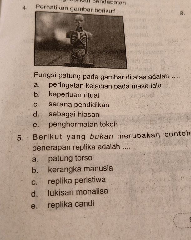 4. Perhatikan gambar berikut! Fungsi patung | StudyX