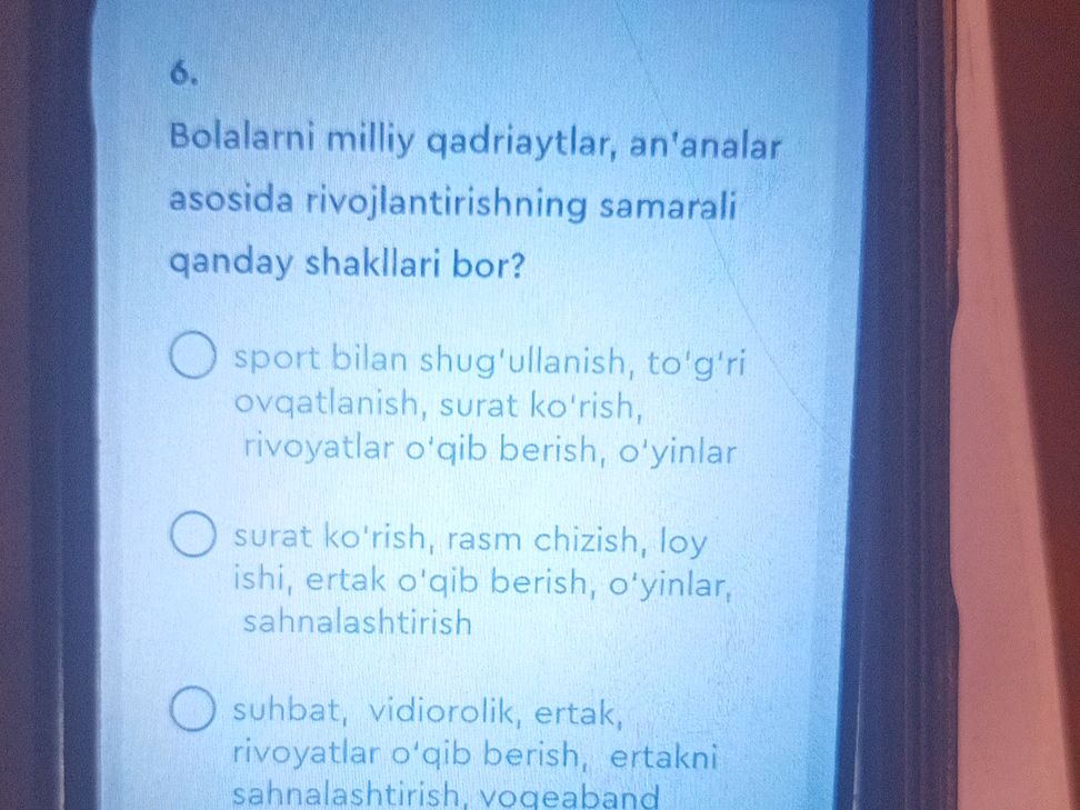 Yetuk jinsiy bombalar katta dildolarni yopishtiradi